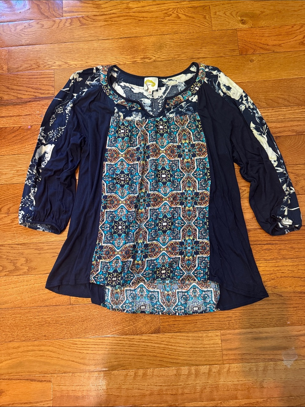 Women's Fig and Flower Navy Blue Mixed-Print Top